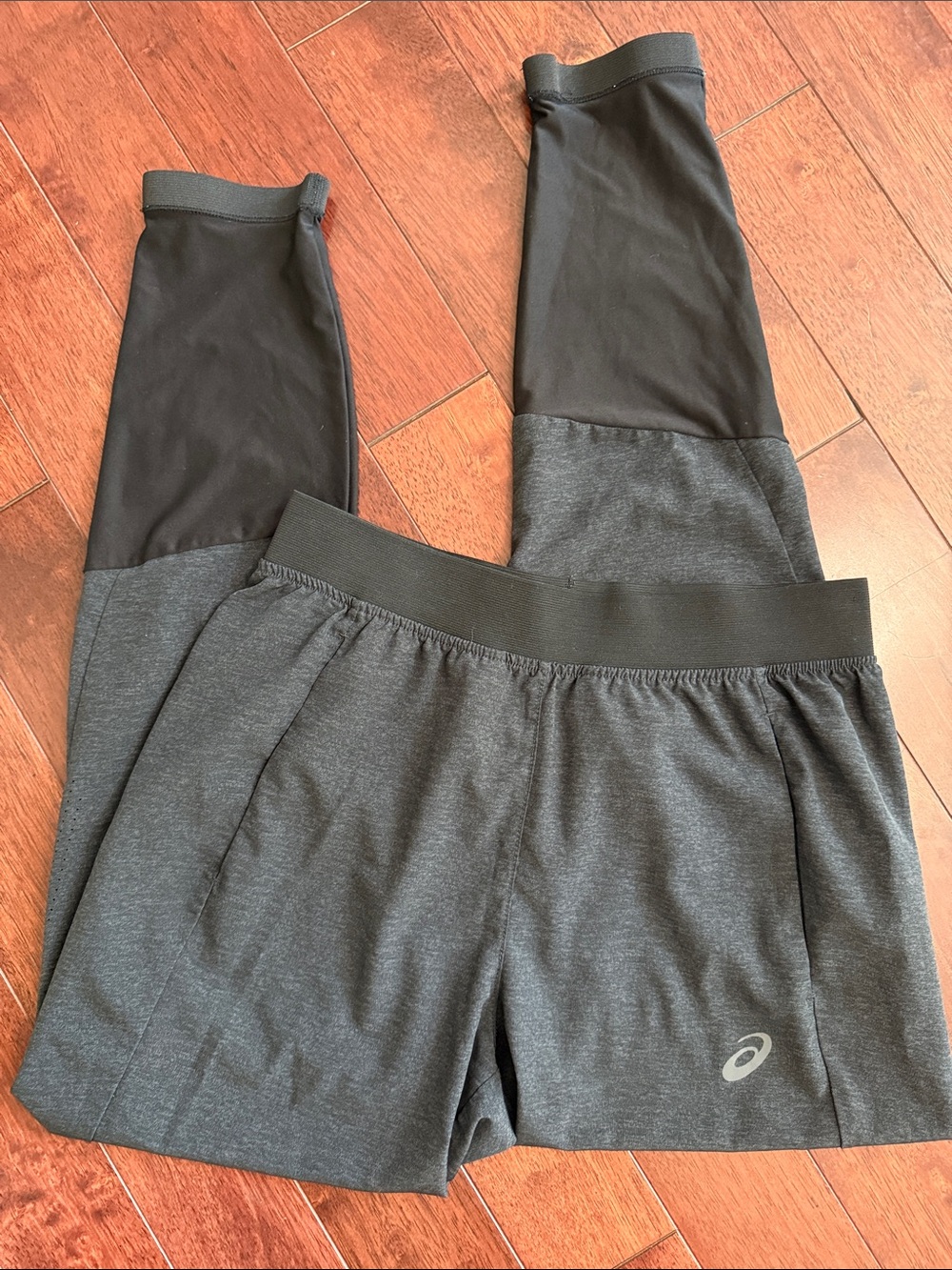 NWOT Asics Two-Tone Gray Black Pockets Running Jogger Pants M